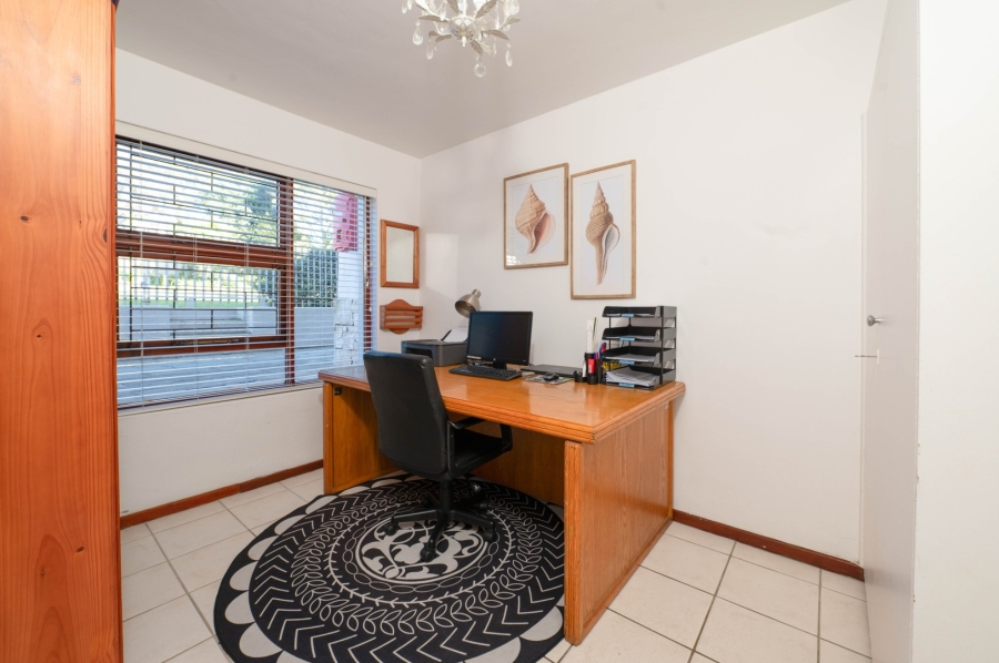 4 Bedroom Property for Sale in Plettenberg Bay Central Western Cape